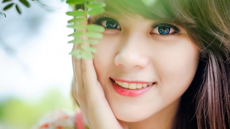 “峰·彩”珠峰摄影展亮相上海 60幅作品礼赞西藏自治区成立60周年